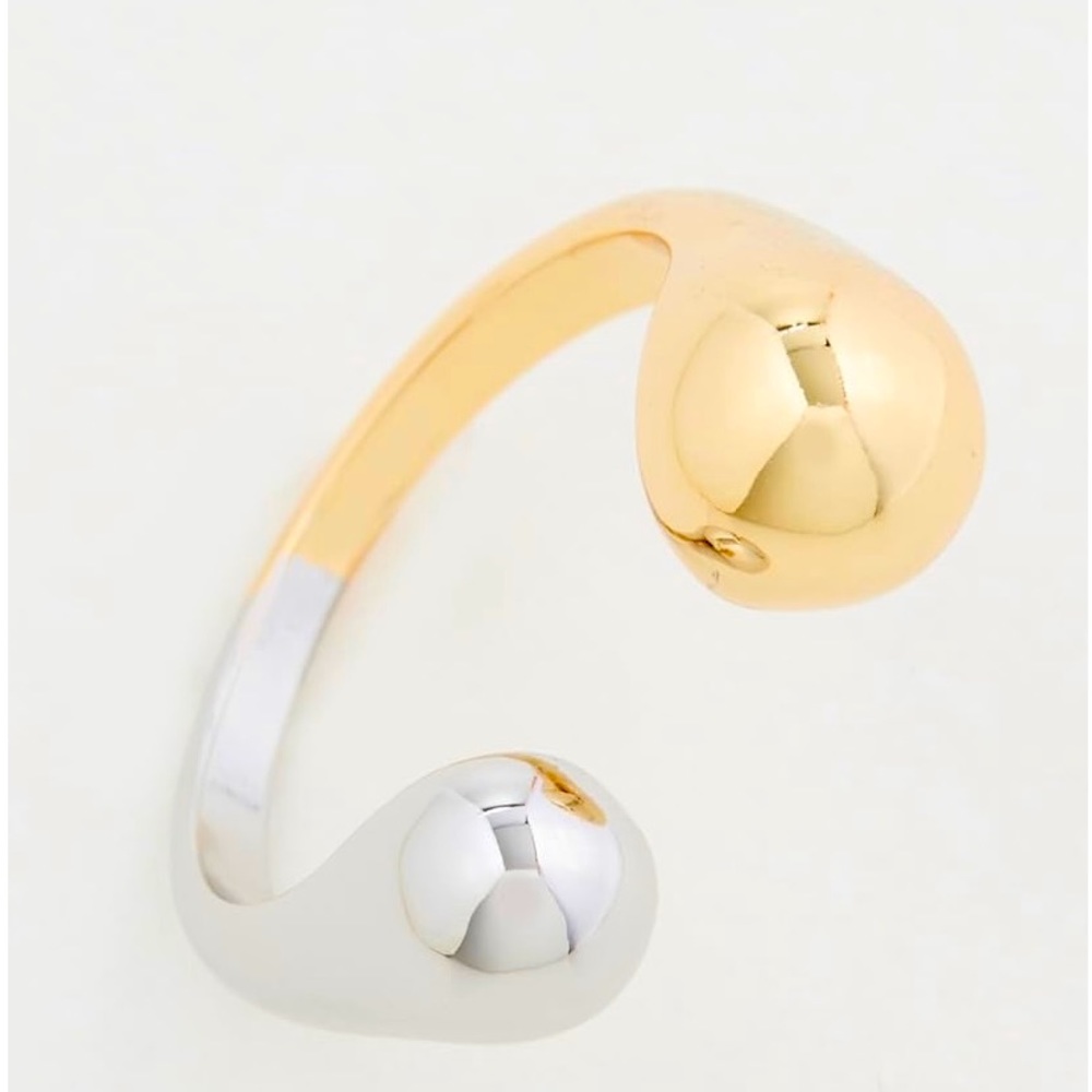 👸🏻HOST PICK👸🏻 SHASHI Open Silhouette Two Tone Ring